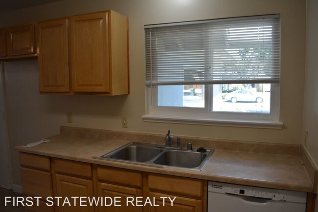 Building Photo - 3 br, 2 bath House - 1076 BUCHANAN COURT