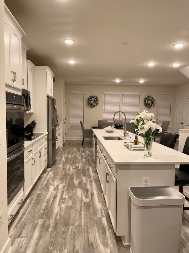 Foto del edificio - 8970 Englewood Farms Dr