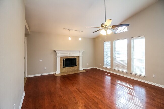Building Photo - 7917 Val Verde Dr