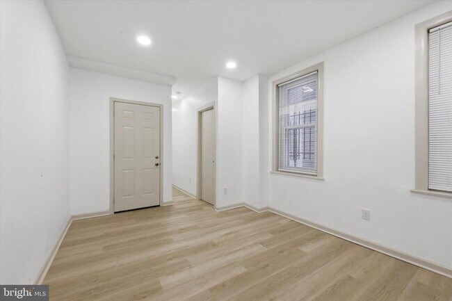 Foto del edificio - 907 Belmont Ave