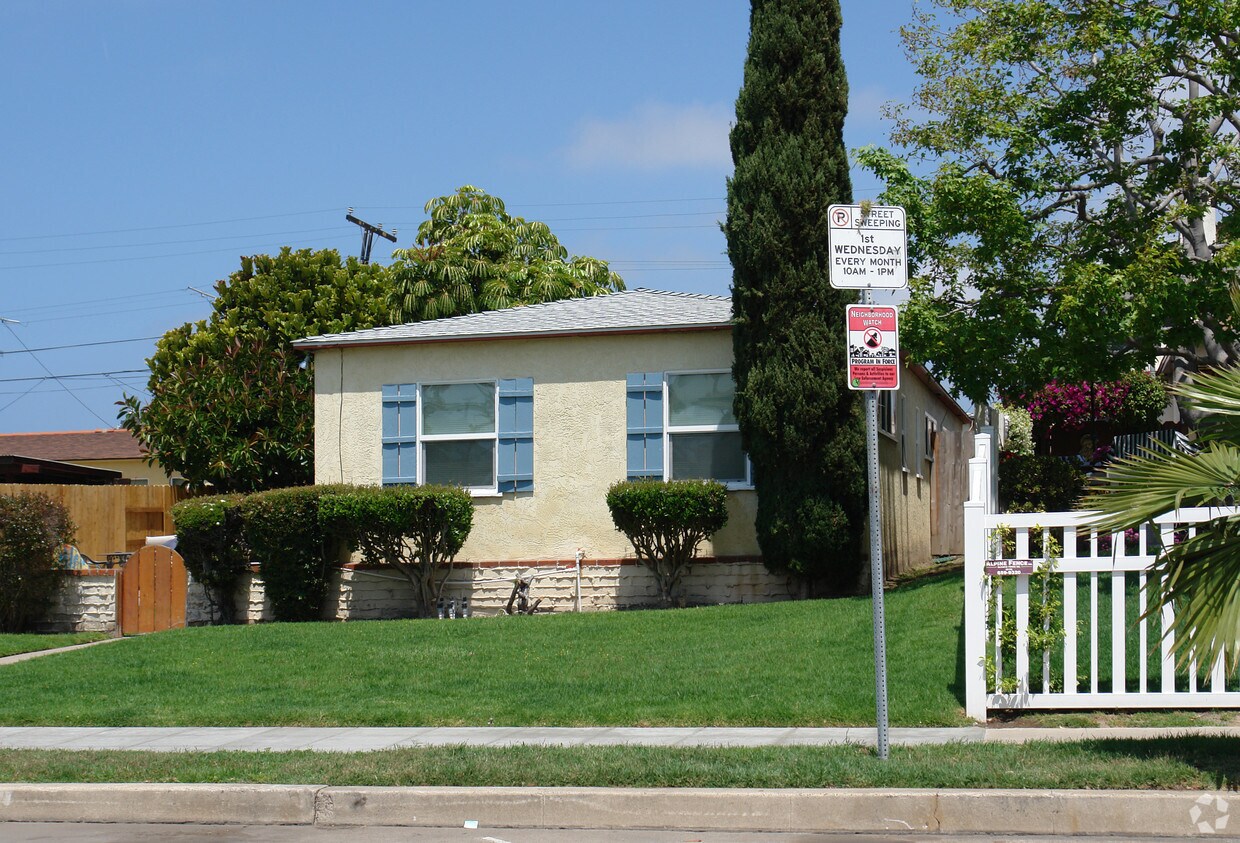 Building Photo - 850-856 Emerald St