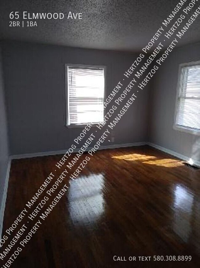 Foto del edificio - 65 Elmwood Ave