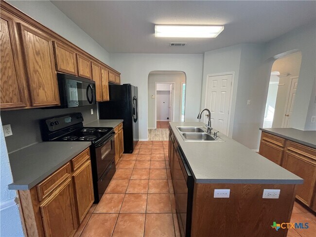 Foto del edificio - 3000 Rain Dance Loop