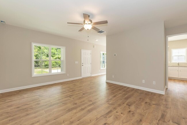 Building Photo - 208 S Leslie St