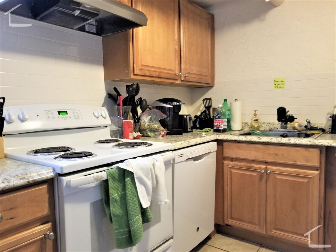 Foto del edificio - Allston 4 bed 1.5 Bath - 9/1