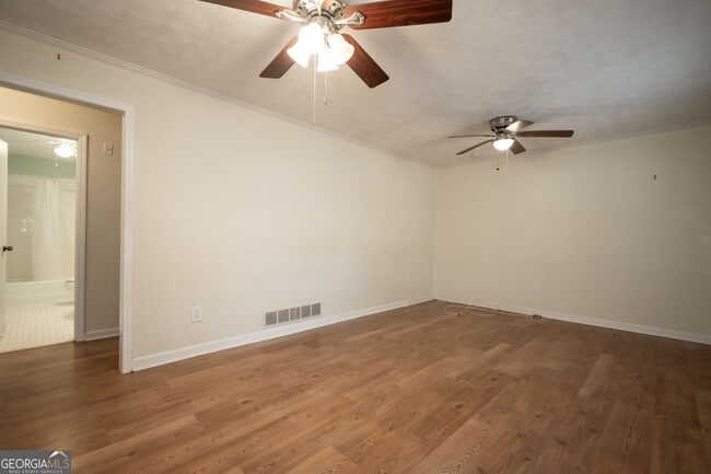 Foto del edificio - 135 McAlpin Dr