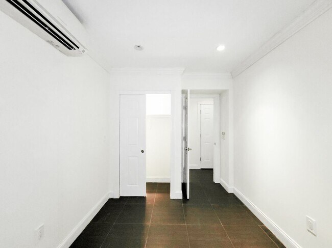 Foto del edificio - 332 E 71st St