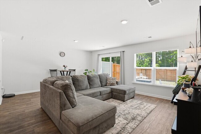 Building Photo - 221 Cozy Brook Ct