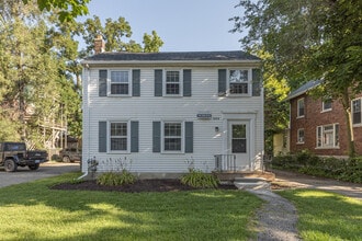 Building Photo - 909 E Ann St