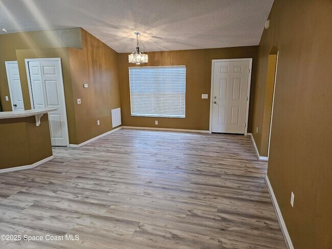 Foto del edificio - 1539 Glencove Ave NW