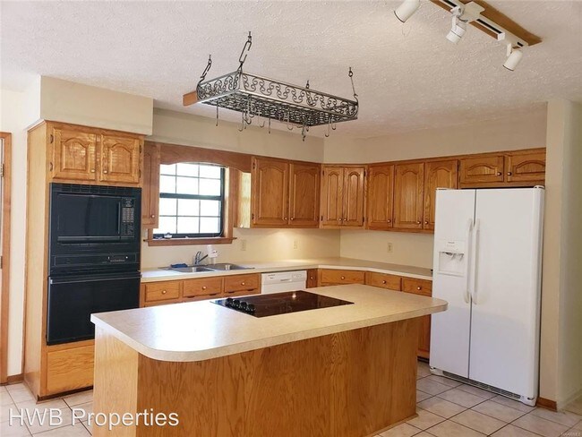 Building Photo - 3 br, 2.5 bath House - 3115 Old Mill Run