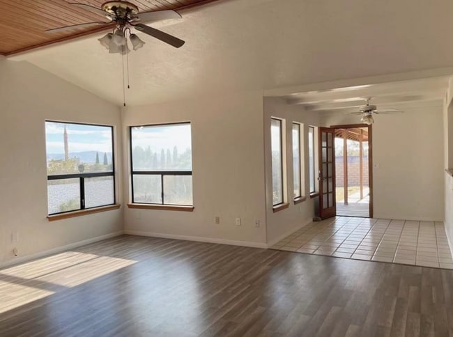 Building Photo - UPPER DESERT KNOLLS HOME