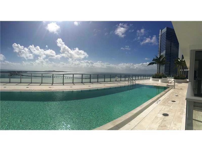 Building Photo - 1300 Brickell Bay Dr