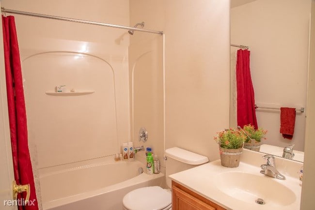 Building Photo - 3 br, 2.5 bath Townhome - 1017 Buckingham Dr