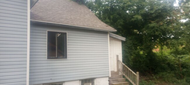Building Photo - 521 Randolph St