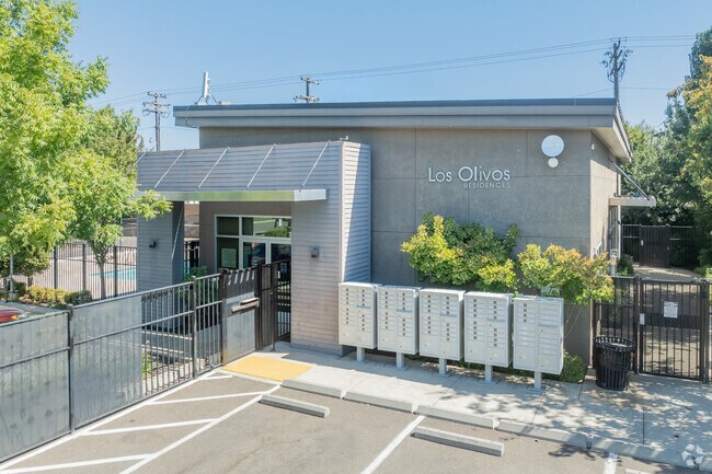 Oficina de arrendamiento - Los Olivos Residences