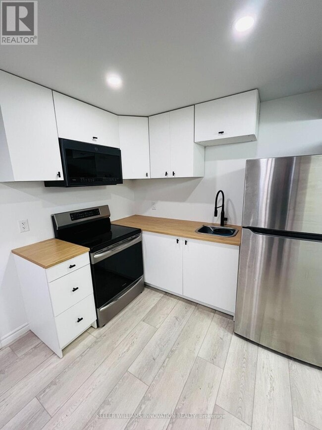 Photo du bâtiment - 292 Freure Dr