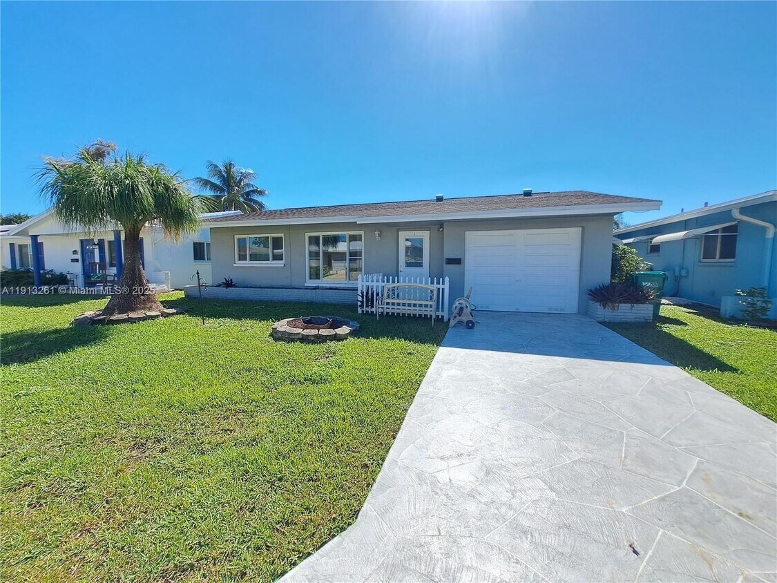 Foto principal - 5010 NW 51st Ct