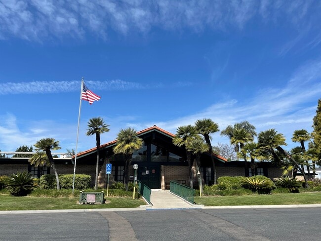 Building Photo - 200 N El Camino Real