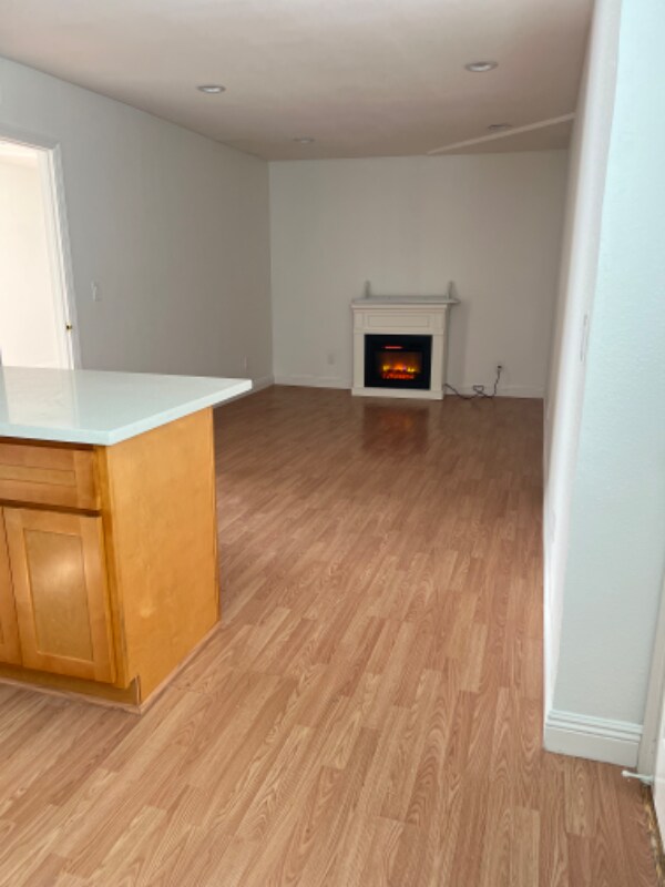 Building Photo - 814 S Daniel Way