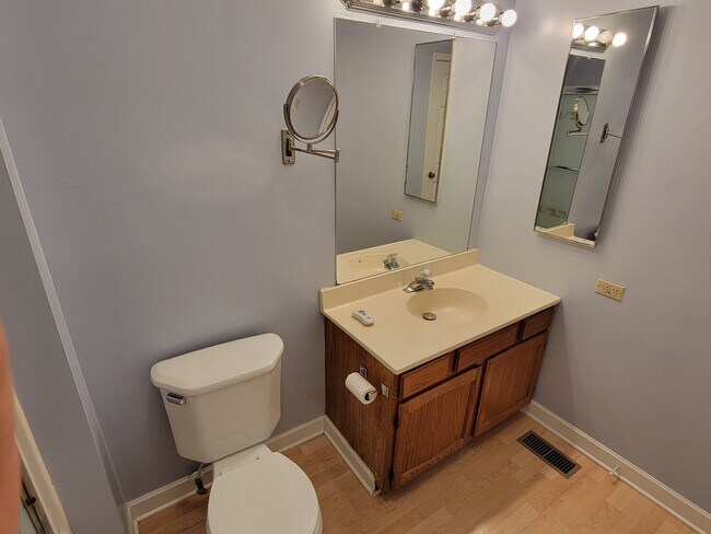 Foto del edificio - 2116 Rugen Rd