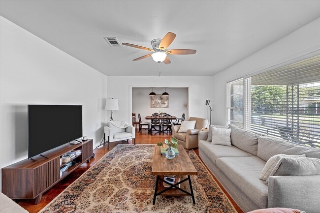 Building Photo - 1100 Hood St