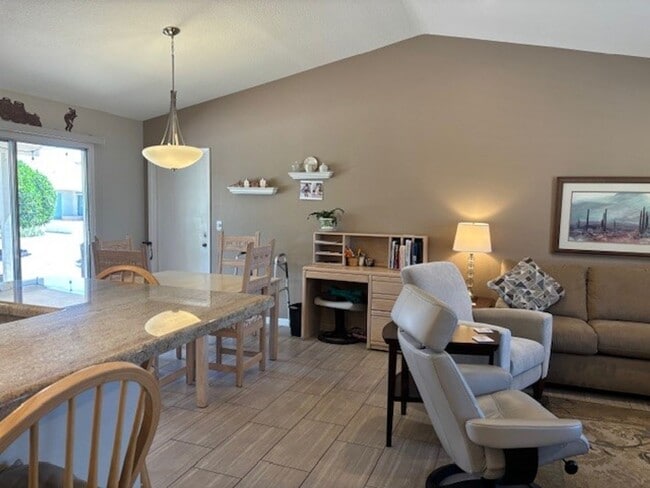 Building Photo - Welcome to this charming 2 bedroom, 2 bath...