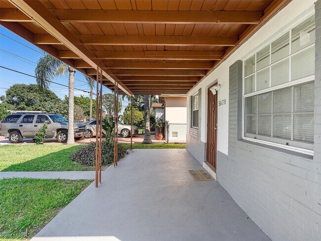 Building Photo - 5628 SW 18th St