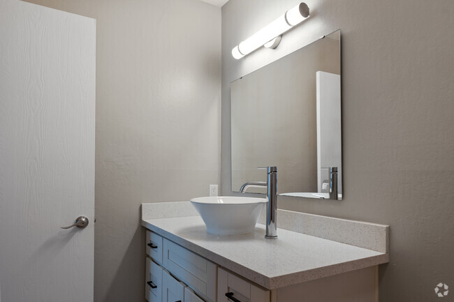 bathroom - Valencia Terrace Apartments