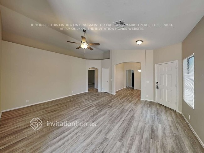 Building Photo - 8814 W Laurel Ln
