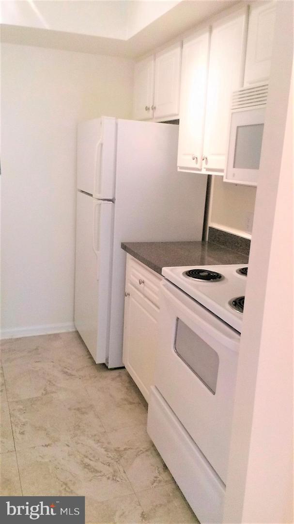 Foto del edificio - 8203 Whispering Oaks Way
