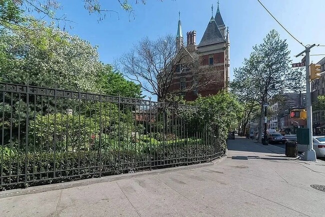 Building Photo - 220 Sullivan St