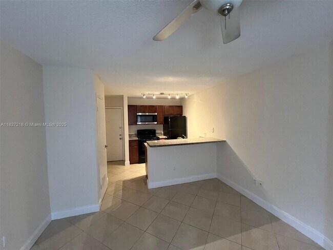 Foto del edificio - 4581 W McNab Rd