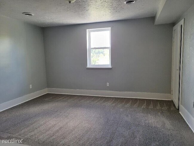 Building Photo - 4 br, 1 bath Duplex - 169 Union Street A