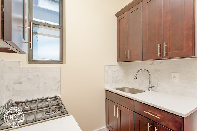 Building Photo - 1044 Flushing Ave