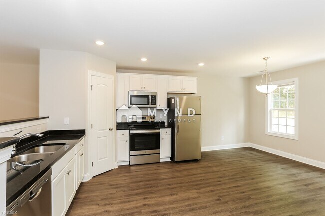 Building Photo - 4 br, 2 bath House - 671 Sylvan St
