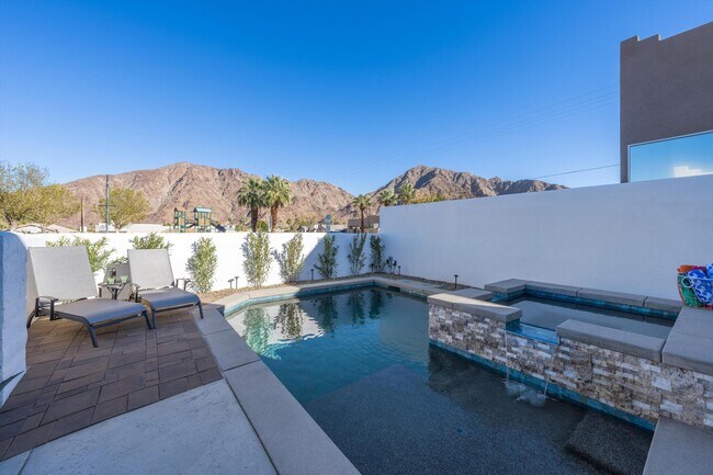 Foto del edificio - 53445 Eisenhower Dr