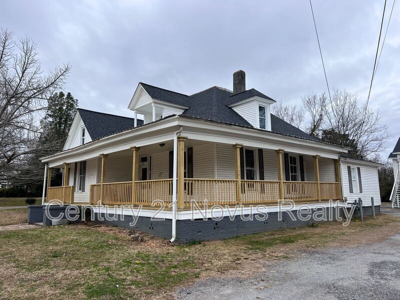 302 Cedar St Unit B, Carrollton, GA 30117 Condo for Rent in