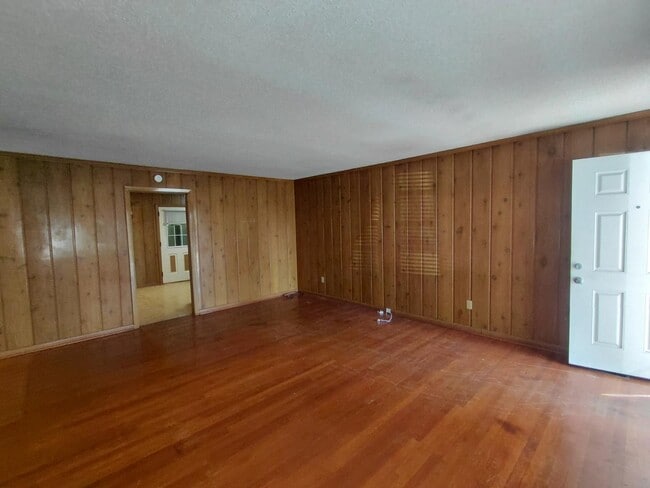 Building Photo - 1507 Brennen Rd