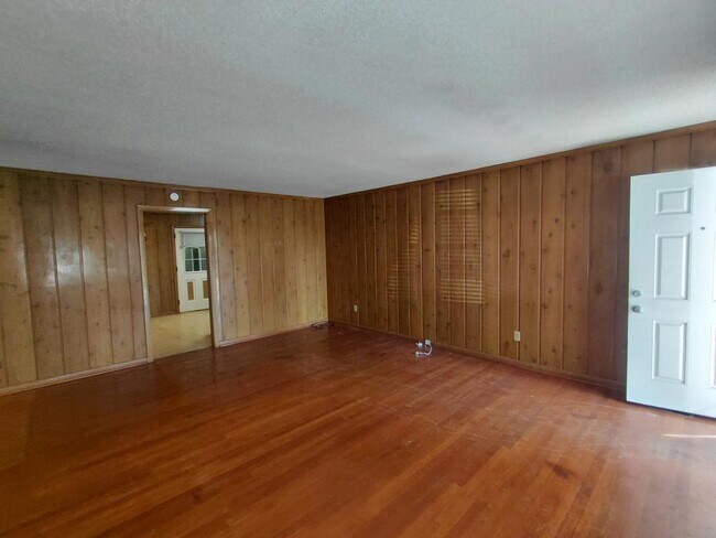 Foto del edificio - 1507 Brennen Rd