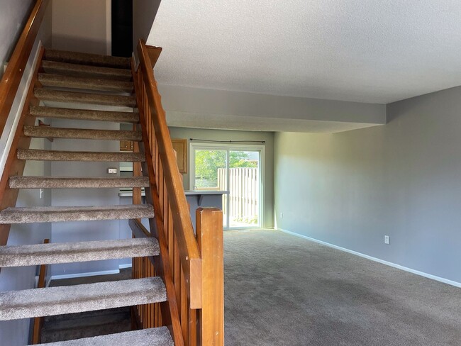 Building Photo - 5098 Stoneybrook Blvd