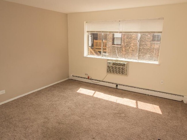 Foto del edificio - 3510 N Pine Grove Ave