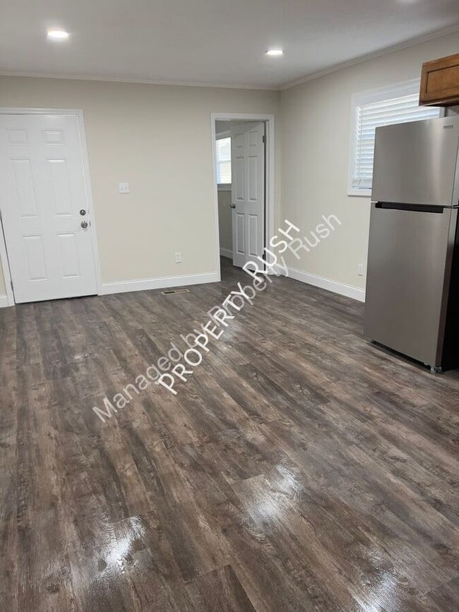 Building Photo - 209 Signal View St