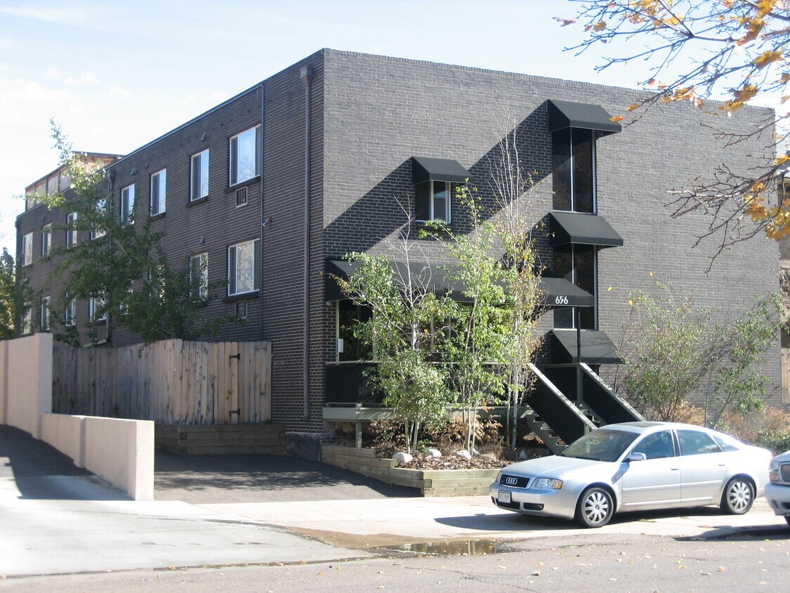 Primary Photo - 656 N Logan St
