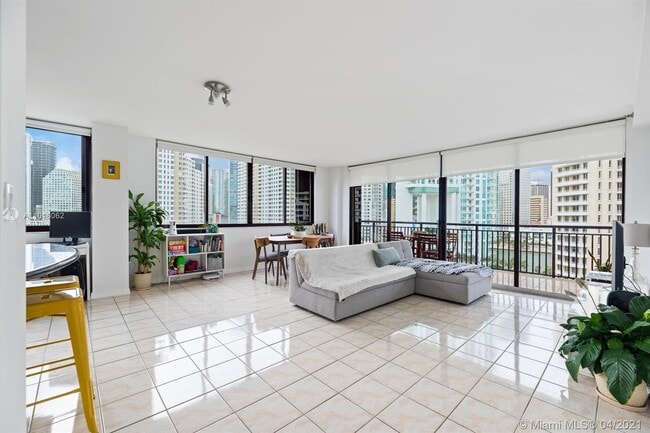 Foto del edificio - 540 Brickell Key Dr