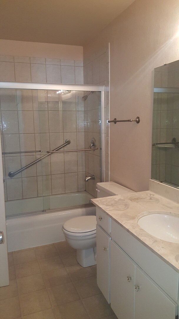 Foto del edificio - 2 Stories with Finished Basement- TOWNHOME