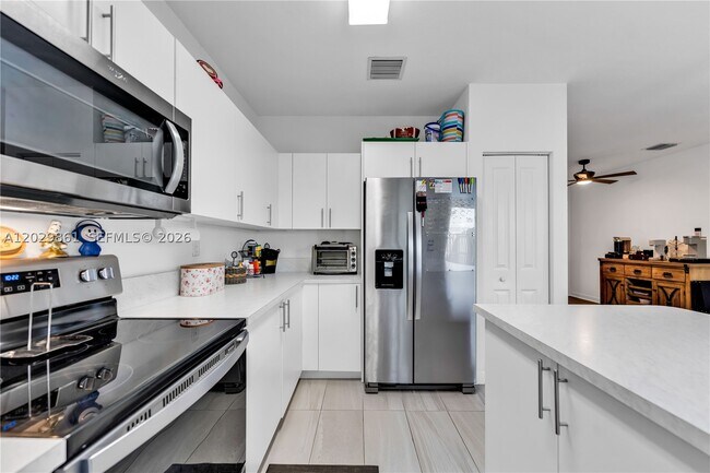 Foto del edificio - 448 NW 12th St