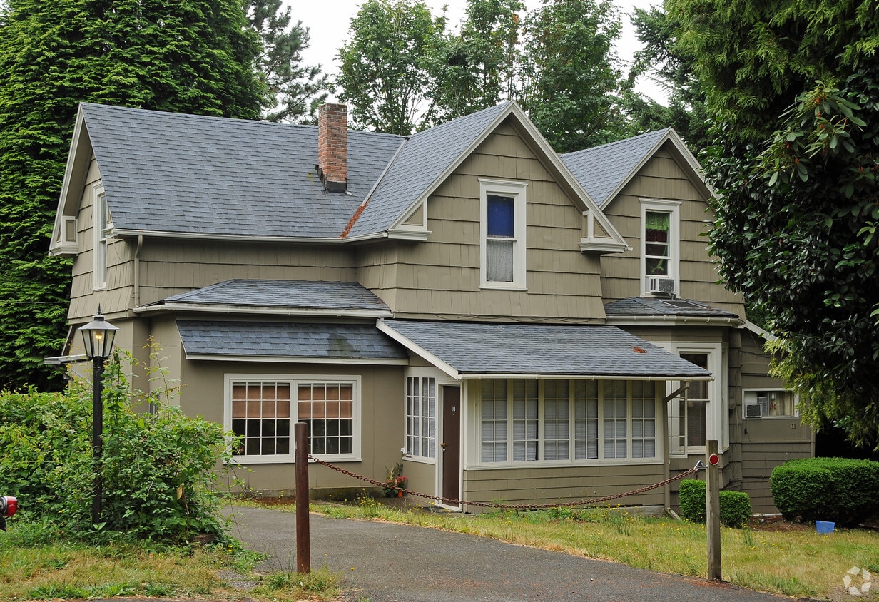 Primary Photo - Custer Apartments