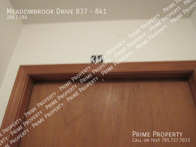 Foto del edificio - Meadowbrook Drive 837-841