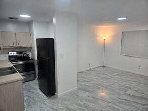 Building Photo - 5120 NE 18th Ave